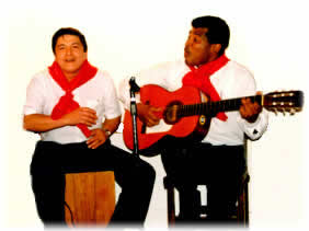 Tito Rebaza al cajón y J.Fajardo a la guitarra